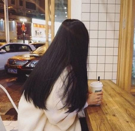 2017长直发发型图片:唯美的中长直发女人韵味十足(2)