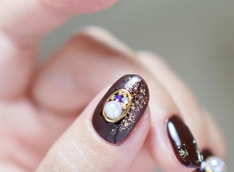 气质钻饰美甲教程