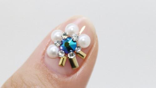 带钻美甲怎么做