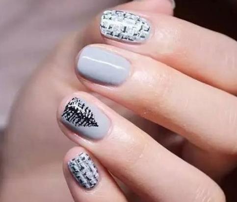 奶奶灰美甲图片