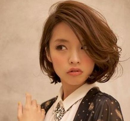 圆脸女生适合什么短发