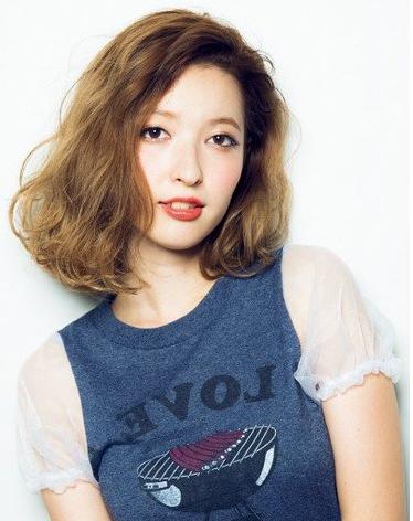 圆脸女生适合什么短发