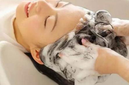 坐月子能洗头吗 坐月子能洗头吗