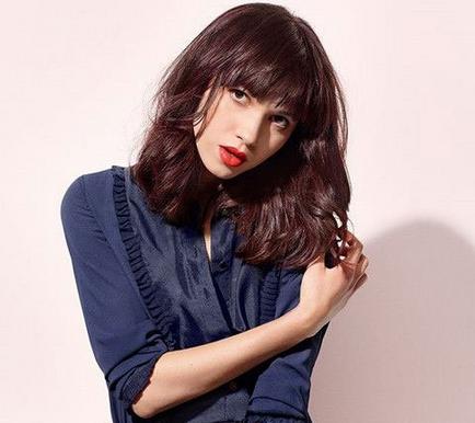 皮肤偏黄适合什么发色 皮肤偏黄适合什么发色