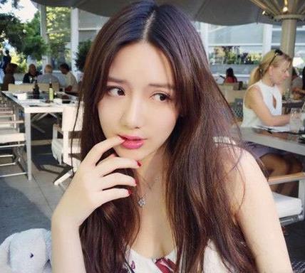 皮肤偏黄适合什么发色