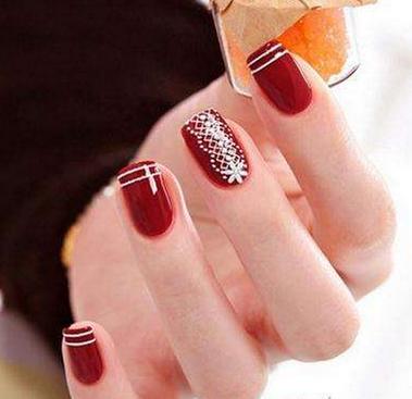 这五个毁掉你指甲的坏习惯 你中招几个