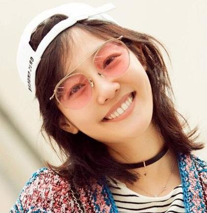 白百何被曝出轨张爱朋 齐肩发型青春减龄似少女