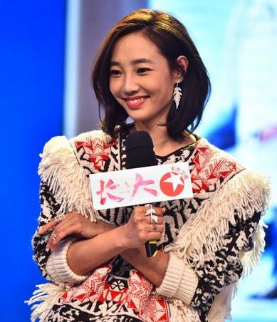 白百何被曝出轨张爱朋 齐肩发型青春减龄似少女