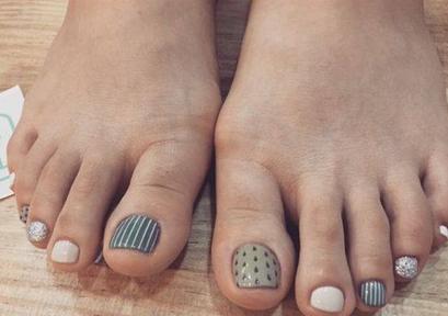 2017新款脚趾甲美甲图片