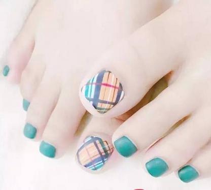 2017新款脚趾甲美甲图片