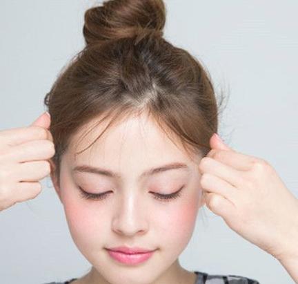 女生扎丸子头简单步骤甜美洋气的丸子头让你清凉一夏