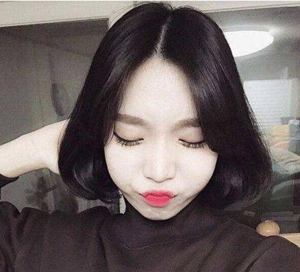 韩范中分短发发型