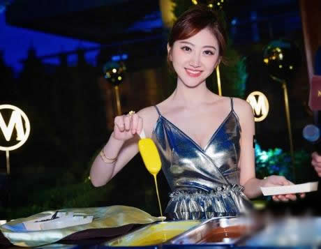 夏季染什么颜色头发好看