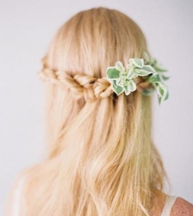 现在流行的新娘发型