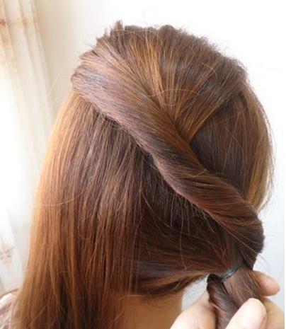 马尾发型的扎法图解