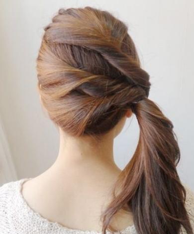 马尾发型的扎法图解