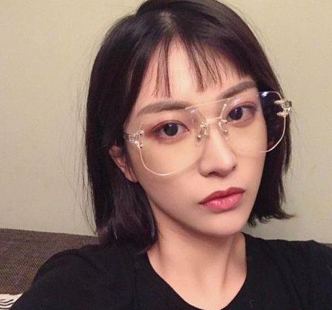 显年轻的短发发型