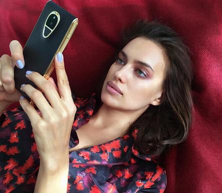 手机壳美甲CP正流行 创意美甲就是这么潮