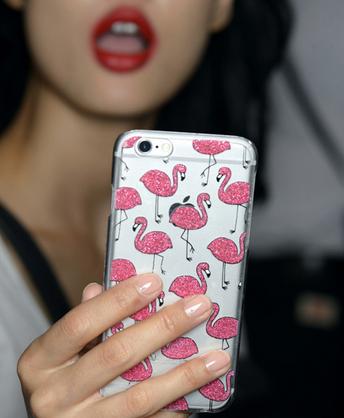 手机壳美甲CP正流行 创意美甲就是这么潮