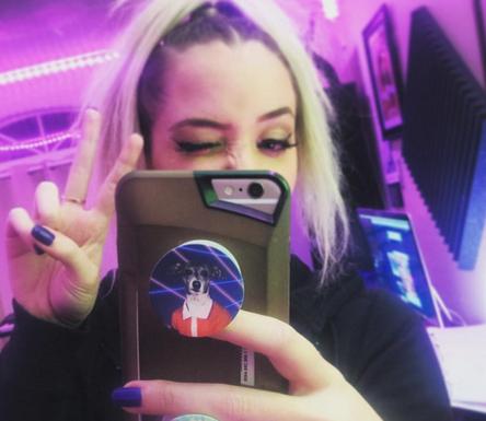 手机壳美甲CP正流行 创意美甲就是这么潮