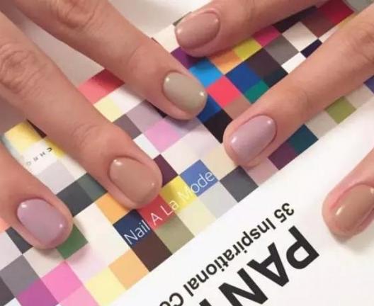 2017流行的美甲款式