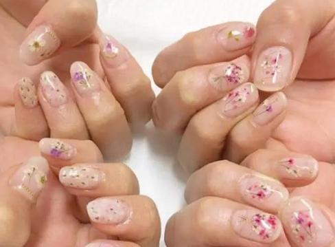 2017流行的美甲款式