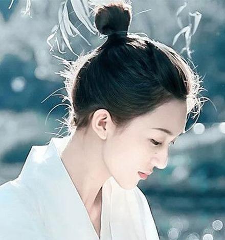 丸子头怎样扎好看又显嫩