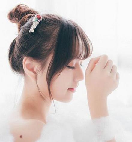 丸子头怎样扎好看又显嫩