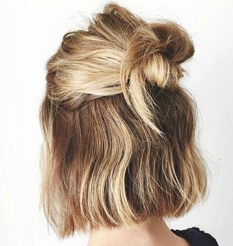 丸子头怎样扎好看又显嫩