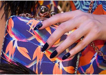 2017指甲油流行什么颜色