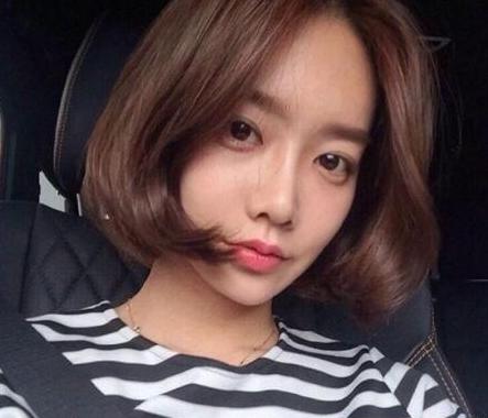 短发发尾微卷发型