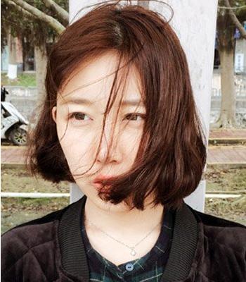 短发发尾微卷发型