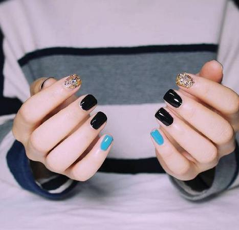 什么颜色的美甲最显手白