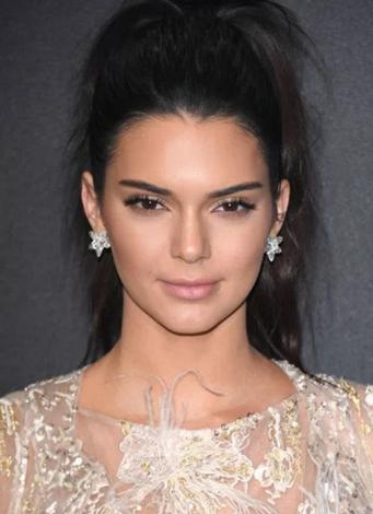 想告别千篇一律？小技巧让你轻松玩转马尾新造型