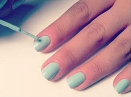 薄荷绿美甲 小清新图案配蝴蝶结更显潮流