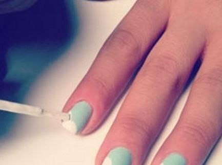 薄荷绿美甲 小清新图案配蝴蝶结更显潮流