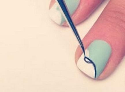 薄荷绿美甲 小清新图案配蝴蝶结更显潮流