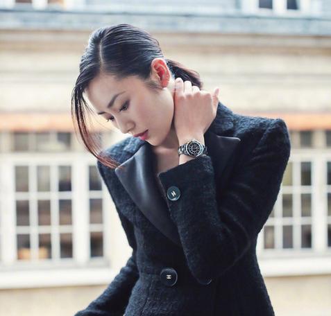 刘诗诗刘雯秀场同框比帅 油头杀竟输给随意低马尾