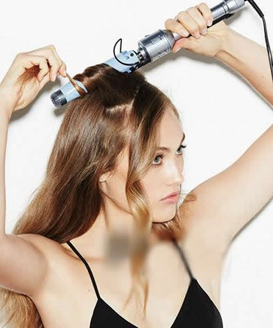 刘诗诗刘雯秀场同框比帅 油头杀竟输给随意低马尾