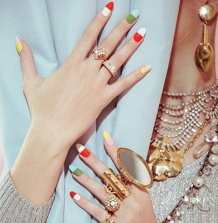 如何选择甲油颜色和美甲图案 如何选择甲油颜色和美甲图案