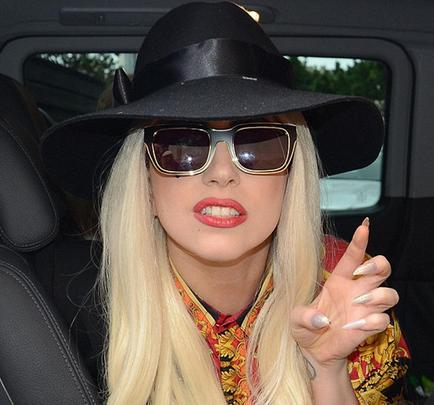 如何选择甲油颜色和美甲图案 如何选择甲油颜色和美甲图案