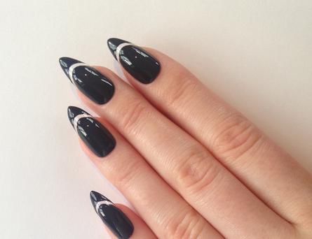 如何选择甲油颜色和美甲图案