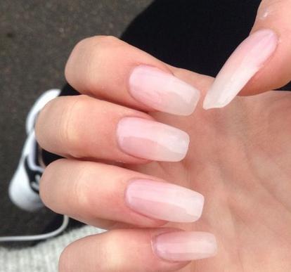 如何选择甲油颜色和美甲图案 如何选择甲油颜色和美甲图案