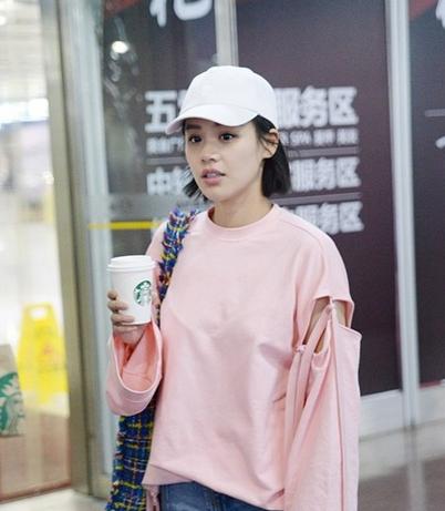 戴棒球帽适合什么发型