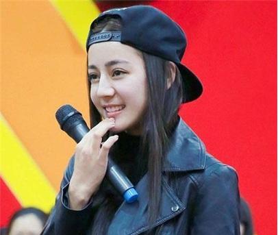 戴棒球帽适合什么发型