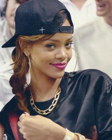 戴棒球帽适合什么发型