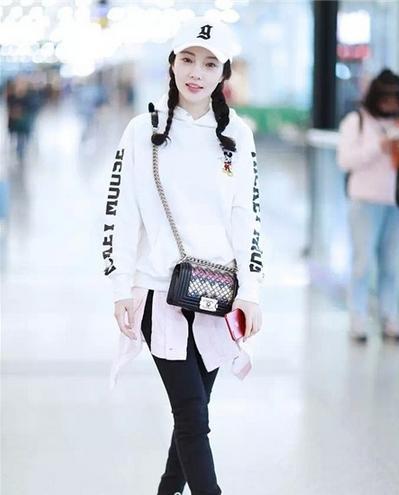 戴棒球帽适合什么发型