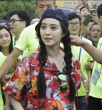 戴棒球帽适合什么发型