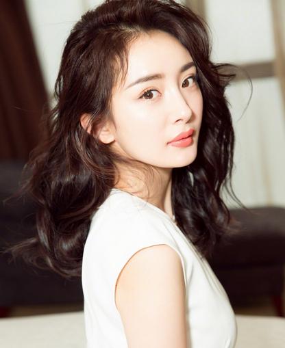 杨幂周冬雨发型超美 夏季如何保持秀发清爽干净才是关键