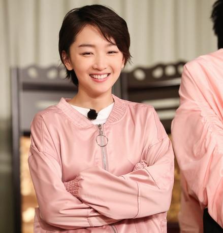 杨幂周冬雨发型超美 夏季如何保持秀发清爽干净才是关键